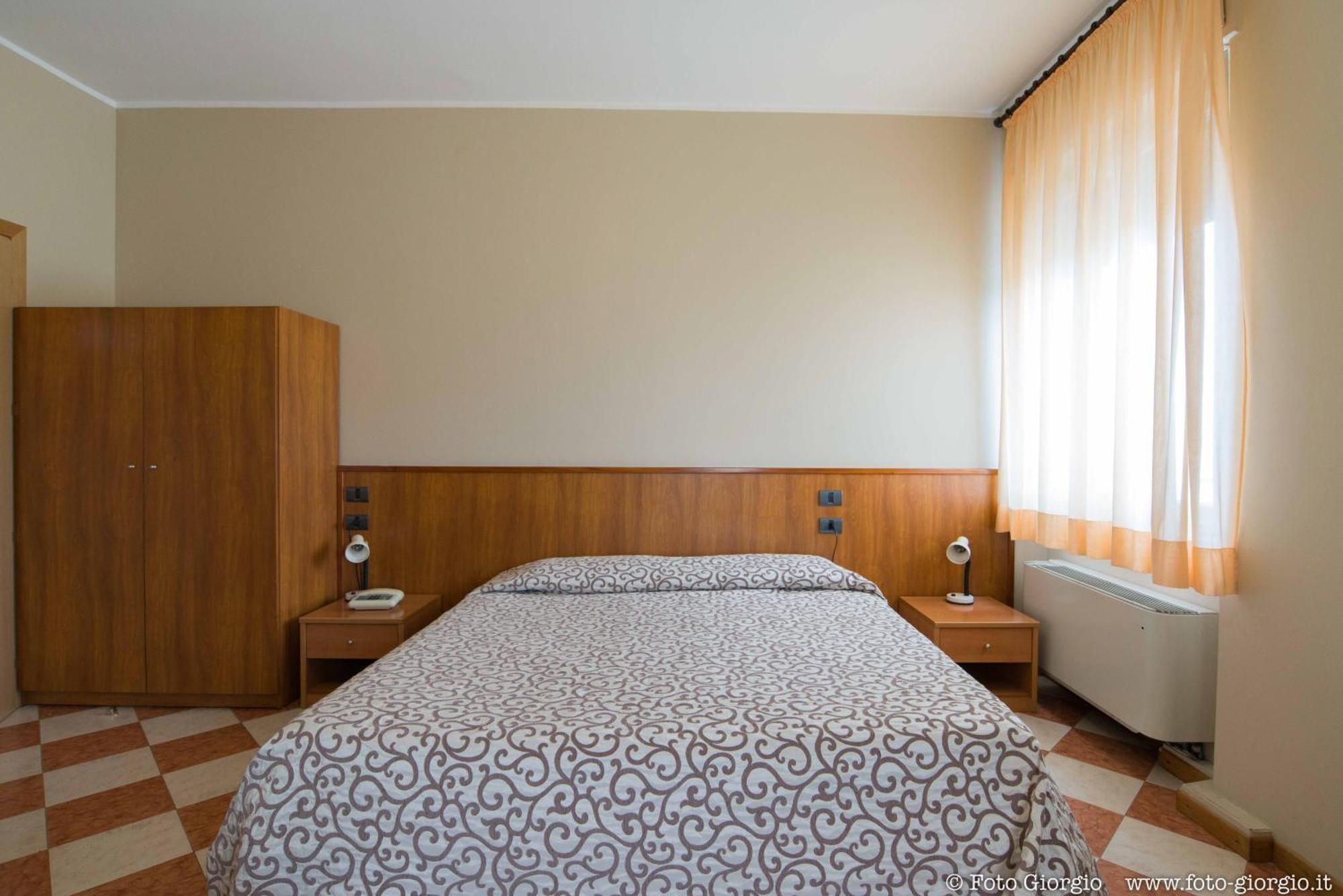 Hotel Daina ดาลมิเน ภายนอก รูปภาพ